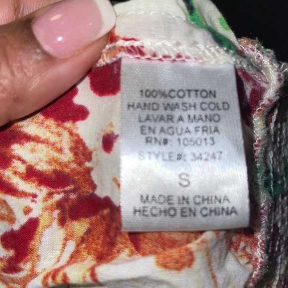 Bundle Alert 🚨 2 Floral Spring Top  Size Small - Picture 13 of 15